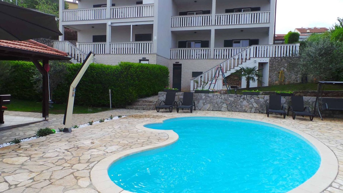 Milcetici House | Holiday home With pool 100 m from the beach