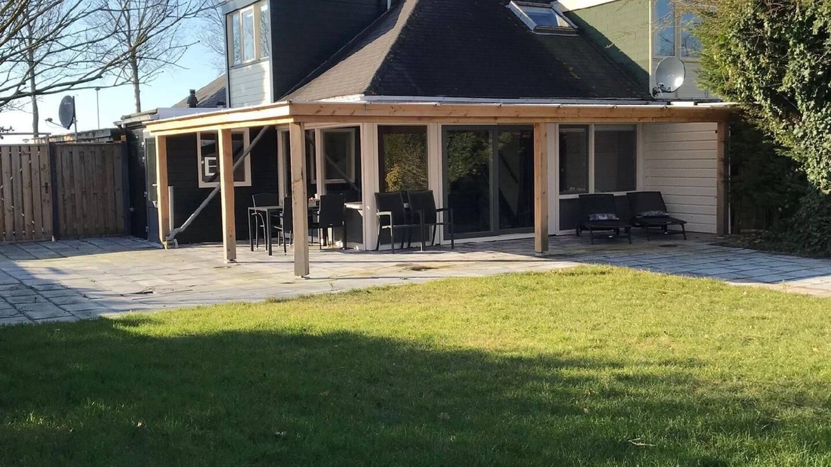 Stavenisse House | Holiday home with wallbox