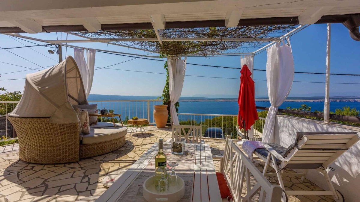Dramalj House | Holiday home with whirlpool and air conditioning