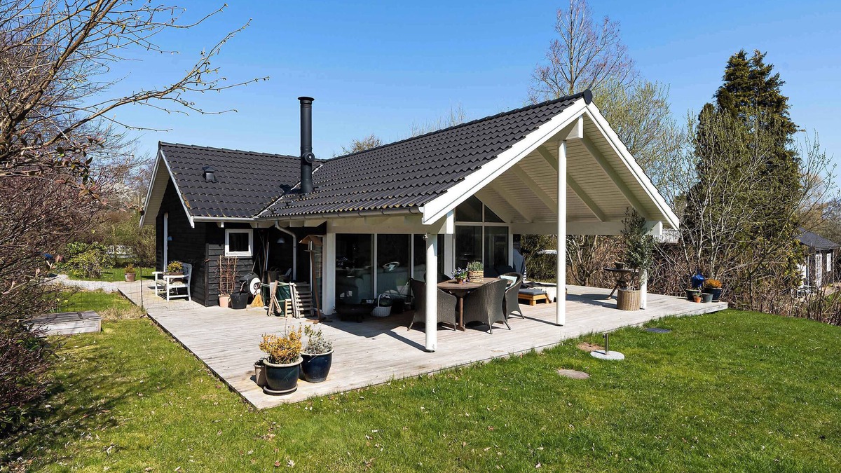 Vejby House | Holiday home within walking distance to the water