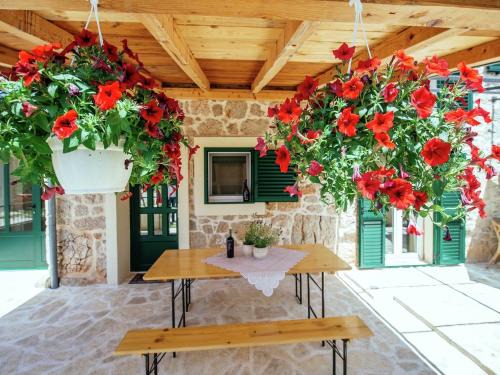 Obrovac House | Holiday Home Zaton with Pool near River Canyon