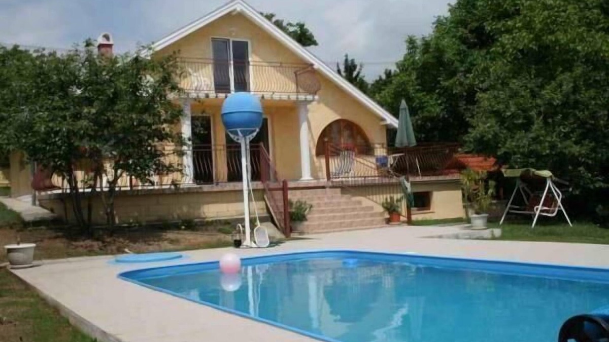 Sukoro House | holiday home "Zonnehuis" with private swimming pool