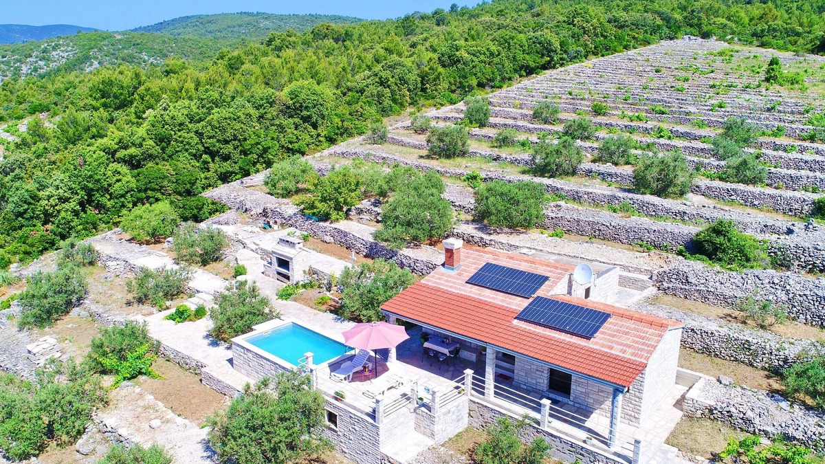 Zrnovo House | Holiday Home Zule - One Bedroom Holiday Home with Swimming pool