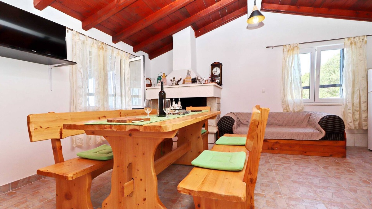 Zrnovo House | Holiday Home Zule - One Bedroom Holiday Home with Swimming pool