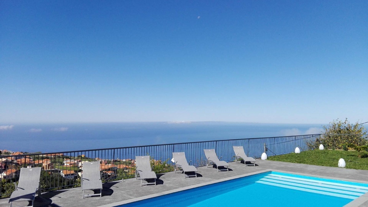 Calheta House | Holiday house Arco da Calheta for 4 - 8 persons with 4 bedrooms - Holiday house