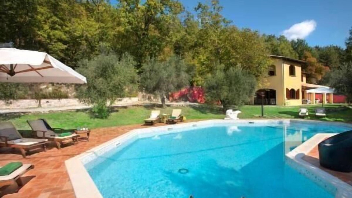 Acqualagna House | Holiday house Acqualagna for 1 - 12 persons with 6 bedrooms - Holiday home