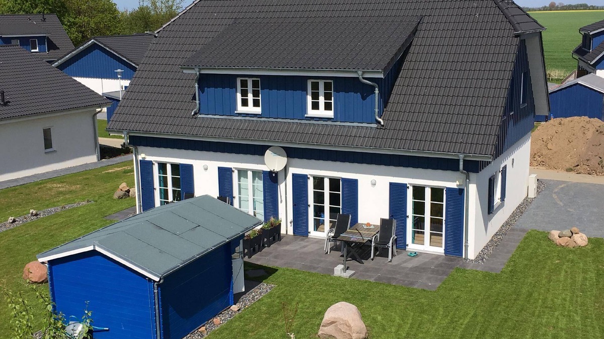 Altefaehr House | Holiday house Altefähr for 1 - 7 persons with 3 bedrooms - Twin house