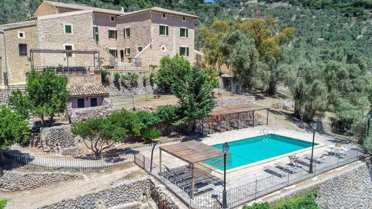 Bunyola House | Holiday house Bunyola for 1 - 16 persons with 8 bedrooms - Holiday home