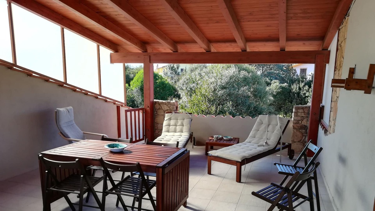 Sa Rocca Tunda Apartment | Holiday house "da Marty & Ale" 200 mt. from the beach, terrace, garden.