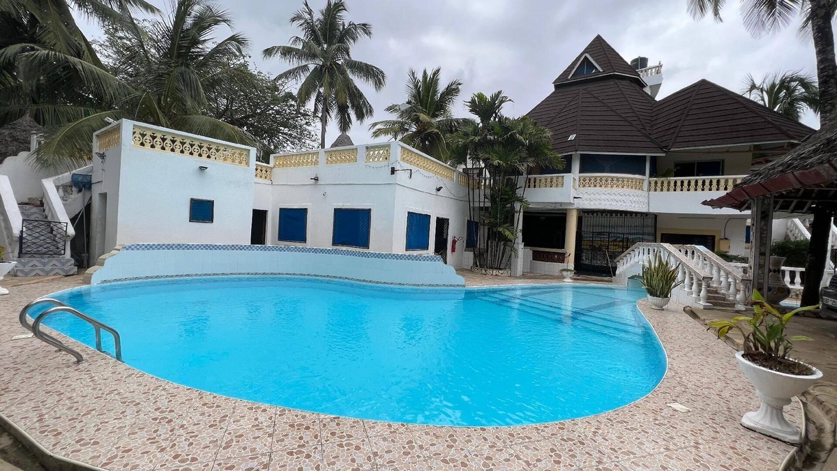 Galu Beach House | Holiday house Diani Beach for 1 - 8 persons with 4 bedrooms - Holiday house