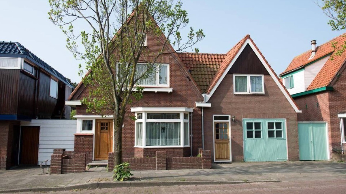 Egmond aan Zee House | Holiday house Egmond aan Zee for 1 - 12 persons with 6 bedrooms - Holiday home