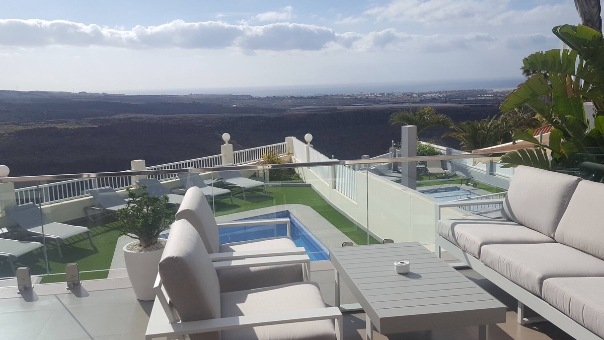 Montana la Data House | Holiday House with Sea View and Private Pool