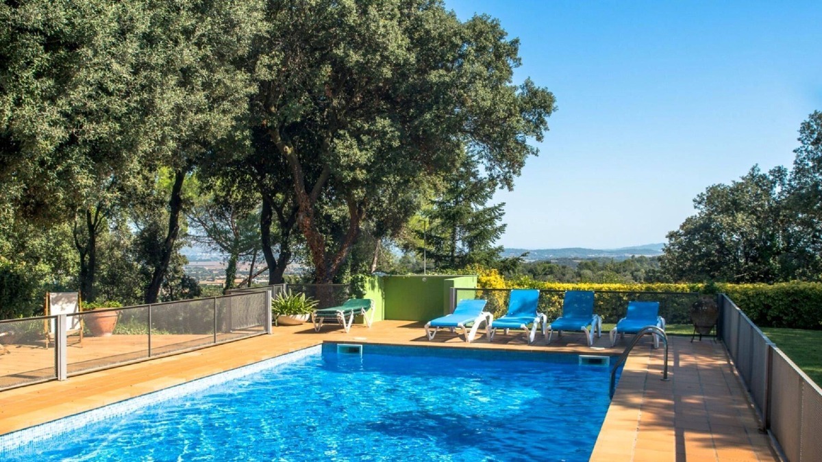 Foixa House | Holiday house Foixa for 1 - 14 persons with 4 bedrooms - Holiday house