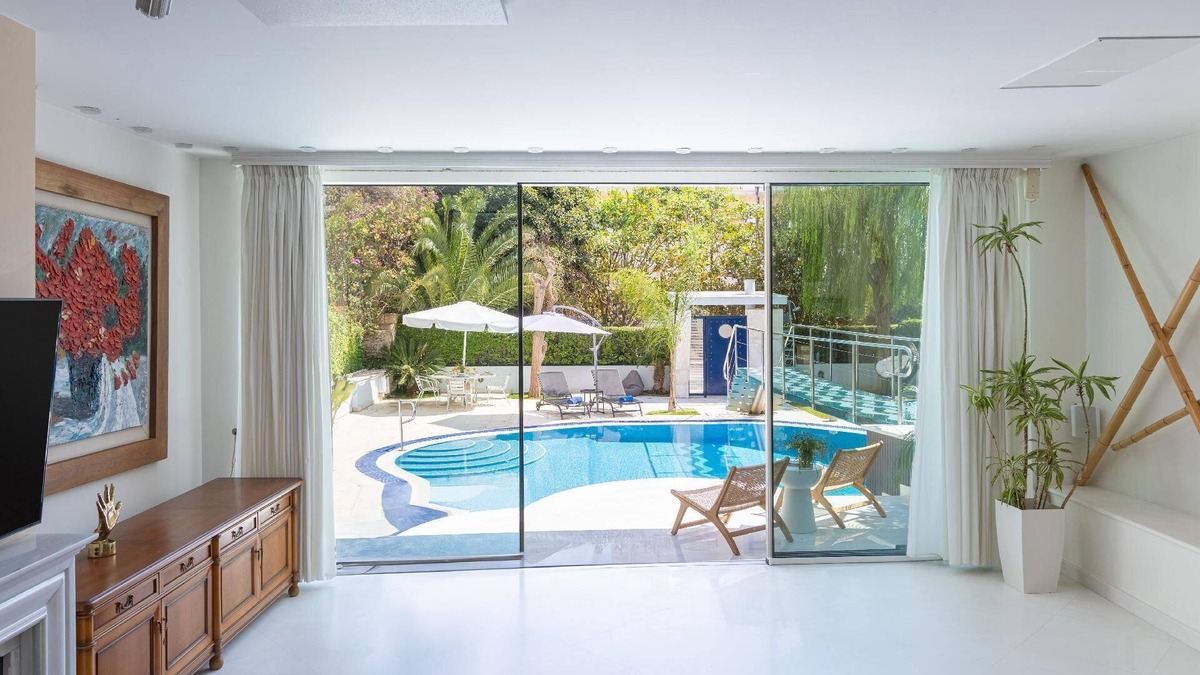 Glyfada House | Holiday house Glyfada for 1 - 14 persons with 7 bedrooms - Twin house