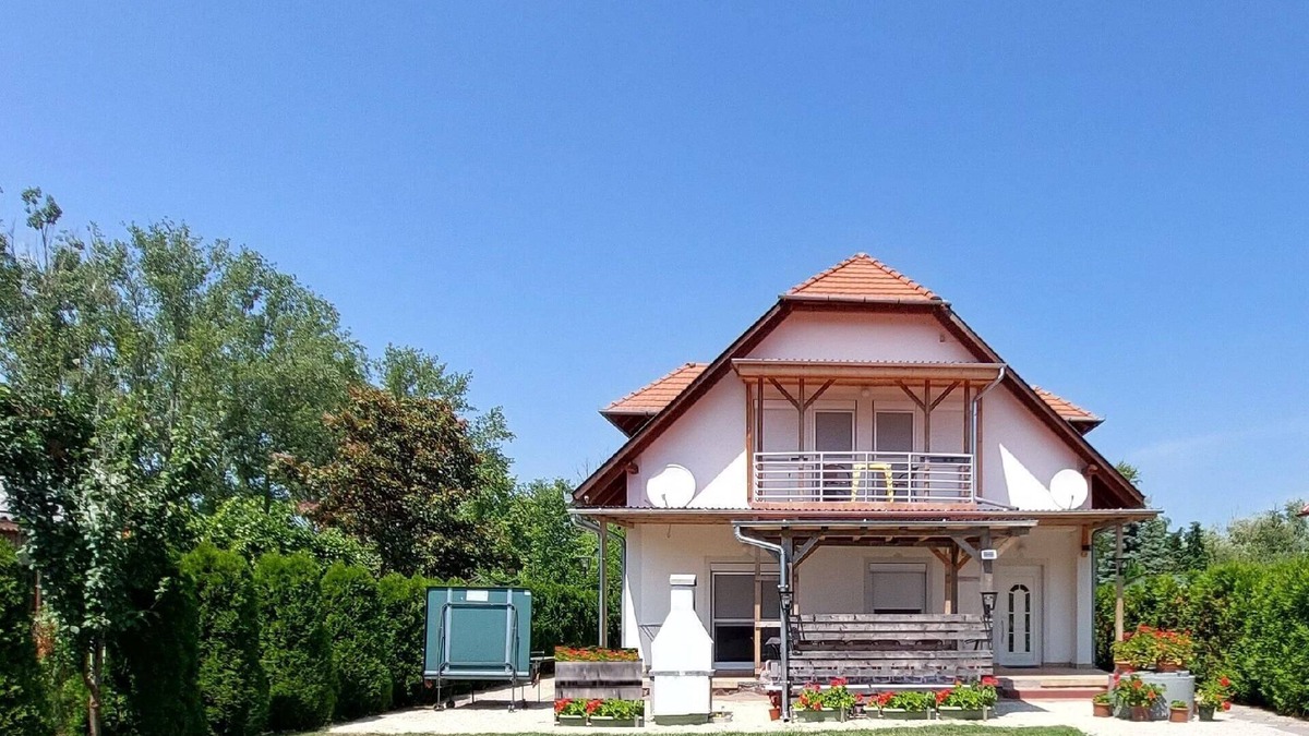 Balatonmariafurdo House | Holiday house Balatonmáriafürdõ for 1 - 11 persons with 5 bedrooms - Holiday home