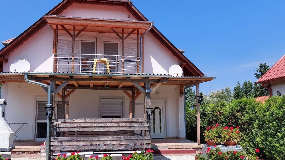 Balatonmariafurdo House | Holiday house Balatonmáriafürdõ for 1 - 10 persons with 5 bedrooms - Holiday home