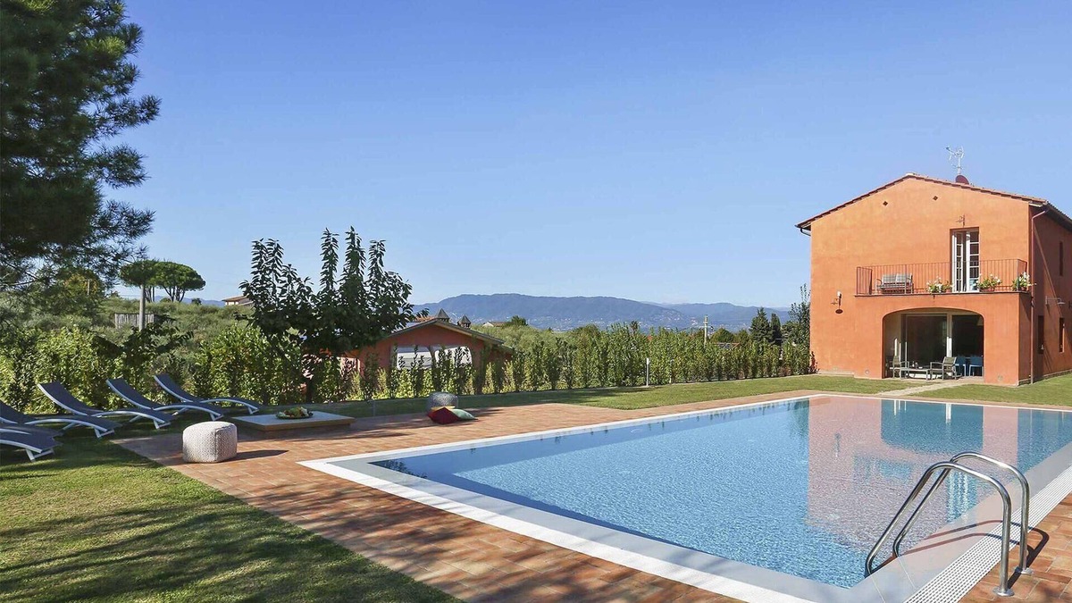 Cascine-La Croce House | Holiday house Colle di Compito for 3 - 8 persons with 4 bedrooms - Holiday house