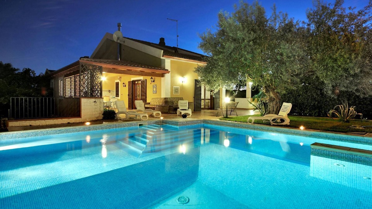 Marina di Ragusa House | Holiday house Marina di Ragusa for 1 - 12 persons with 4 bedrooms - Holiday home