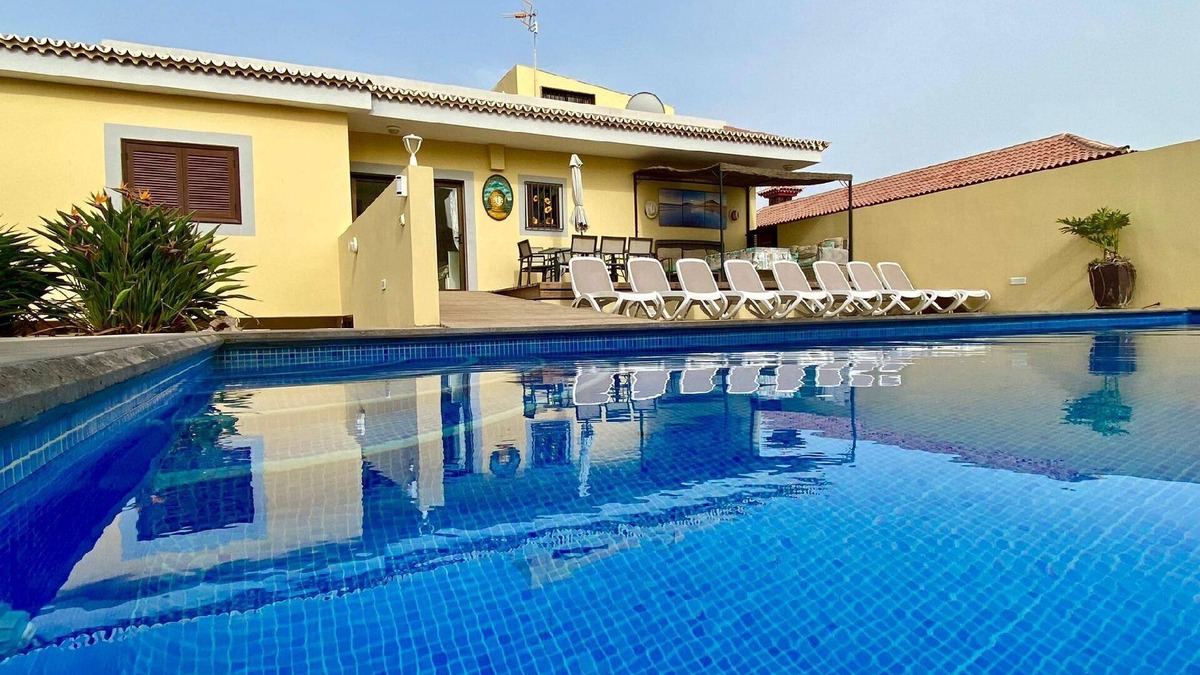 Las Rosas House | Holiday house Las Galletas for 1 - 20 persons with 6 bedrooms - Holiday house
