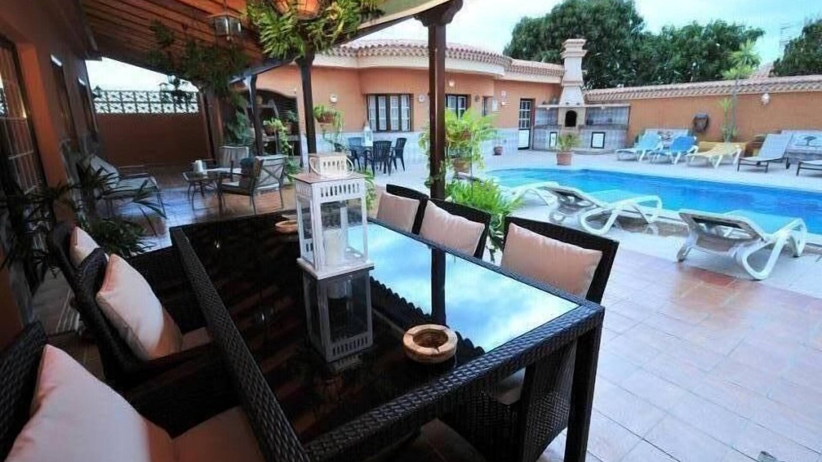 Las Rosas House | Holiday house Las Galletas for 4 - 20 persons with 9 bedrooms - Holiday house