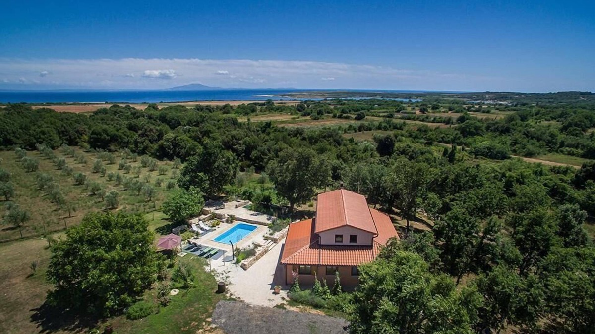 Liznjan House | Holiday house Ližnjan for 1 - 16 persons with 7 bedrooms - Holiday home