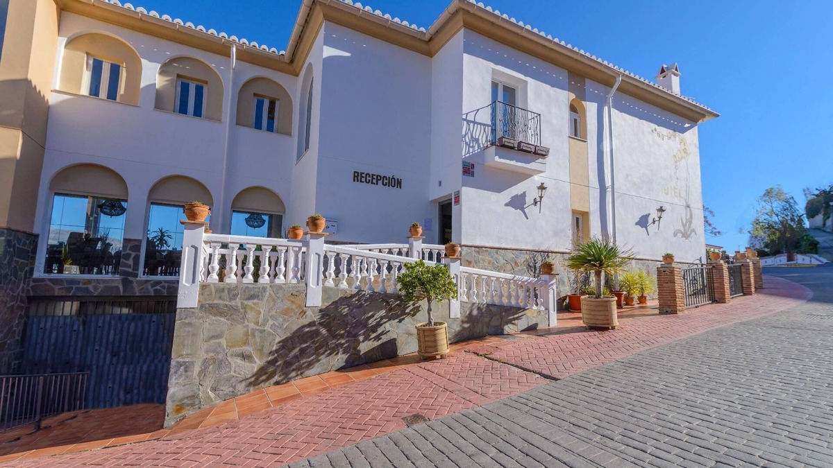 Vinuela House | Holiday house Los Romanes for 1 - 20 persons with 8 bedrooms - Holiday house