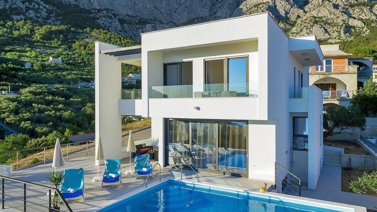 Veliko Brdo House | Holiday house Makarska for 1 - 9 persons with 5 bedrooms - Holiday house