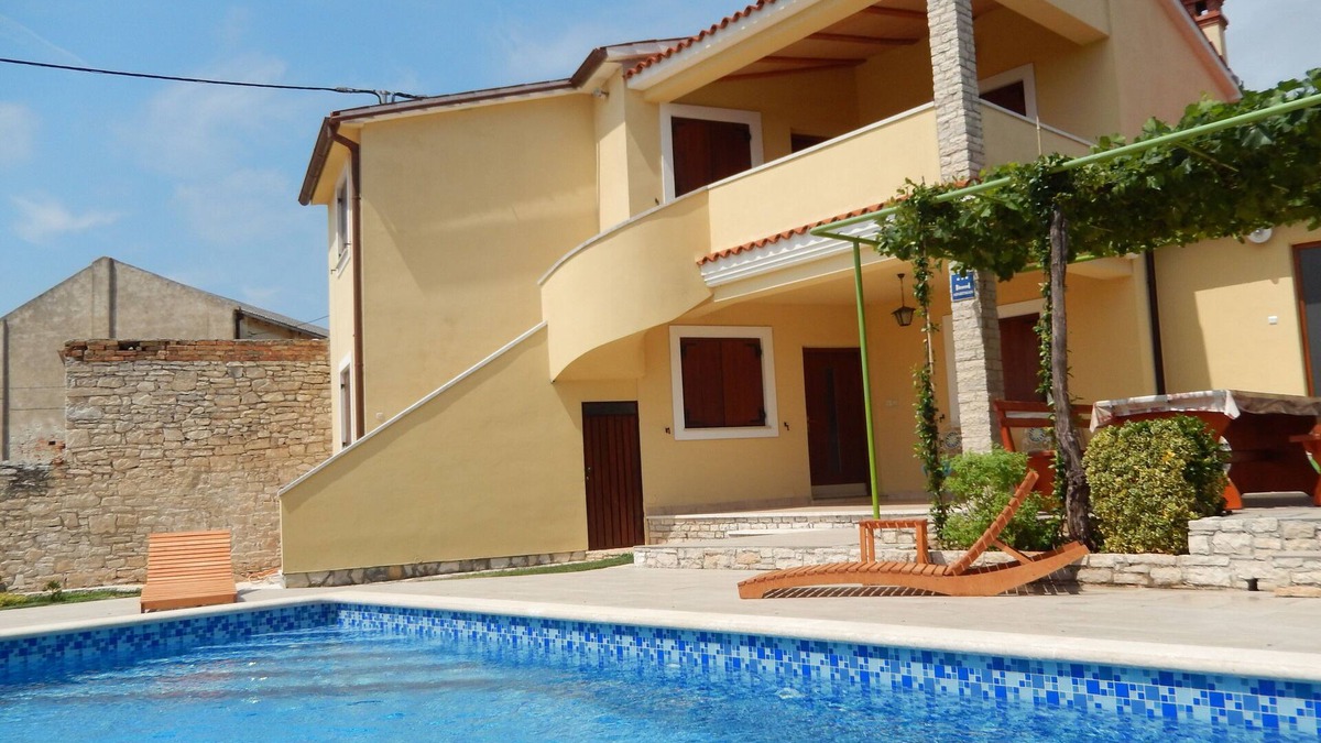 Liznjan House | Holiday house Oriana . suitable for families with children