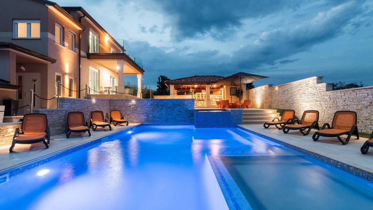 Valtura House | Holiday house Pula for 1 - 18 persons with 7 bedrooms - Holiday home