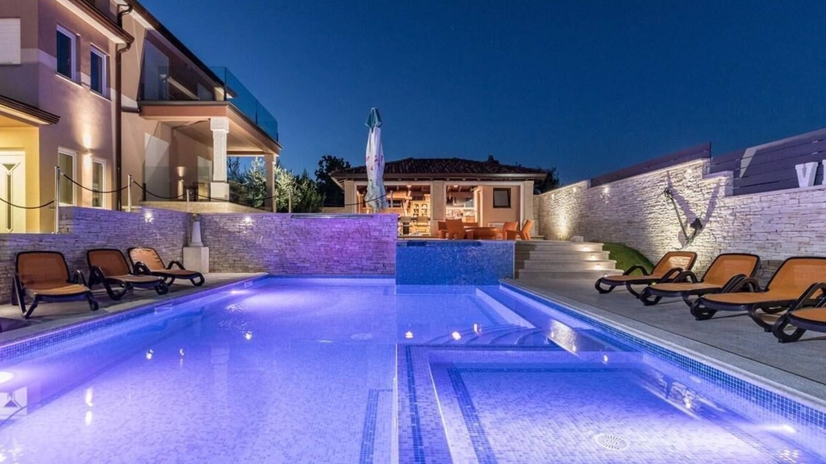 Valtura House | Holiday house Pula for 1 - 18 persons with 7 bedrooms - Holiday home