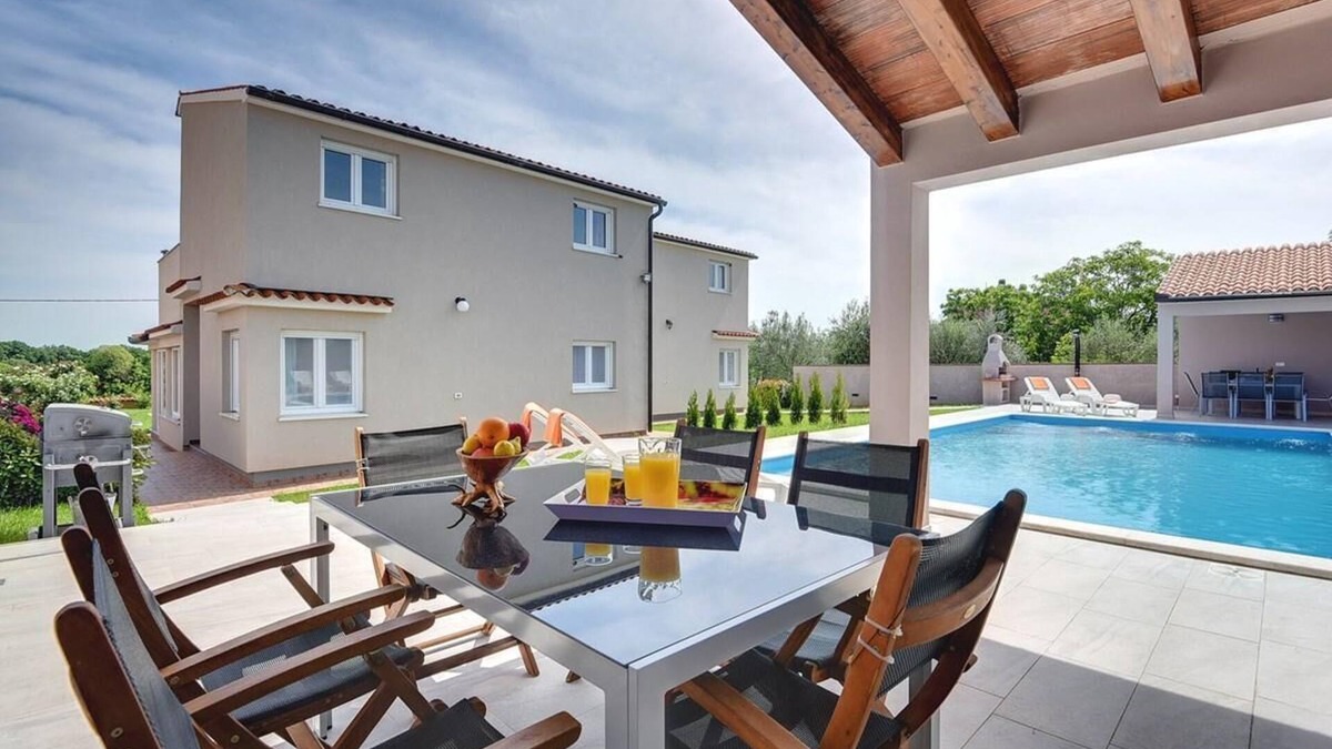 Valtura House | Holiday house Pula for 1 - 16 persons with 6 bedrooms - Holiday home
