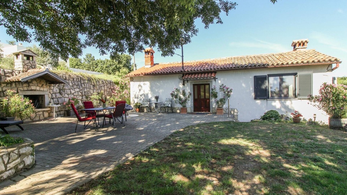 Labin House | Holiday house Roža * large garden, sun terrace, BBQ, free WiFi