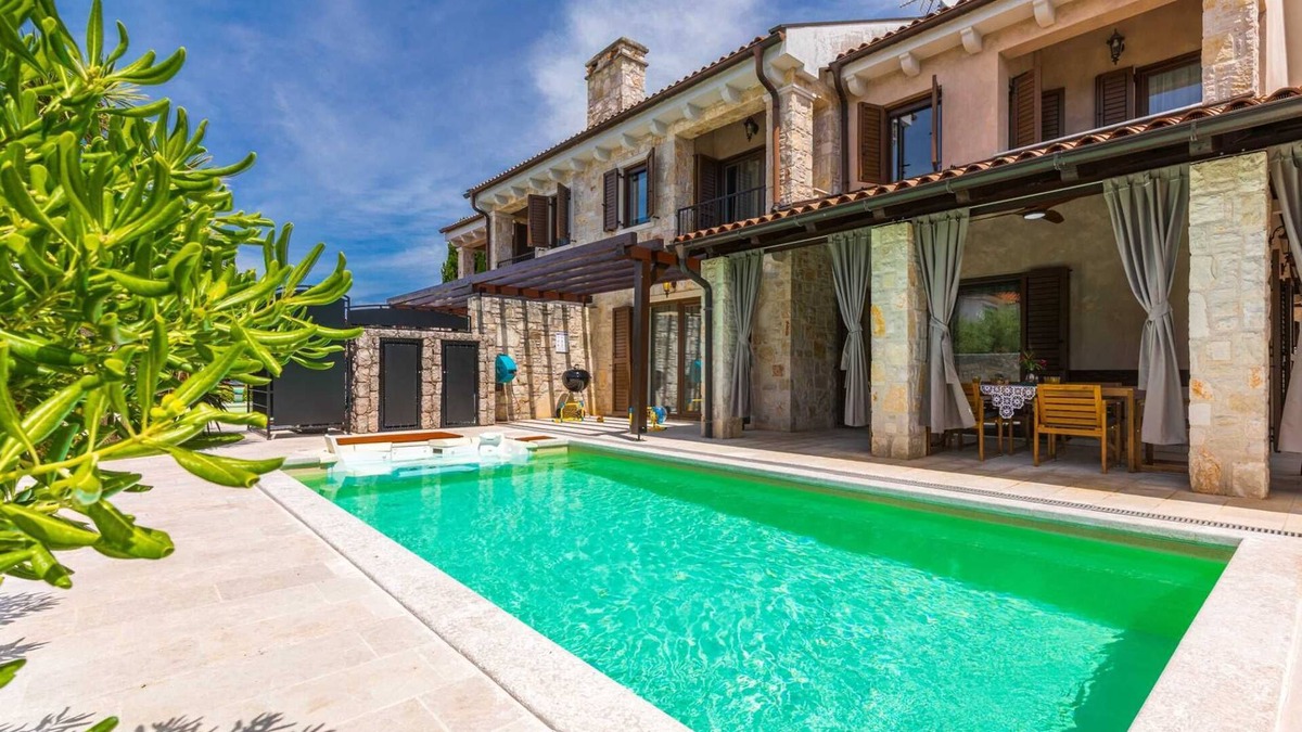 Porat Villa | Holiday house SEASCAPE II with heated pool near the sea