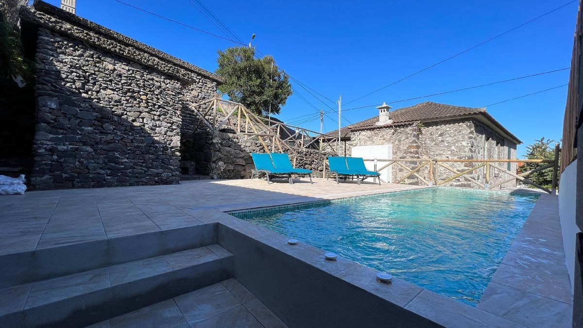Porto Moniz House | Holiday house Seixal for 1 - 6 persons with 3 bedrooms - Row house