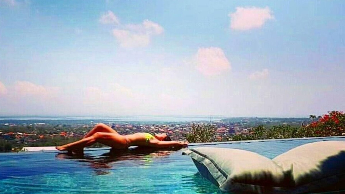 Bukit House | Holiday house Seminyak for 1 - 10 persons with 5 bedrooms - Holiday home