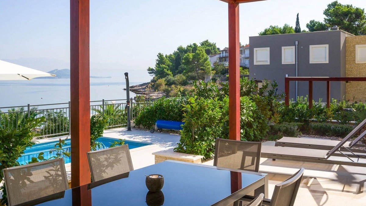 Slatine House | Holiday house Slatine for 1 - 12 persons with 6 bedrooms - Holiday home
