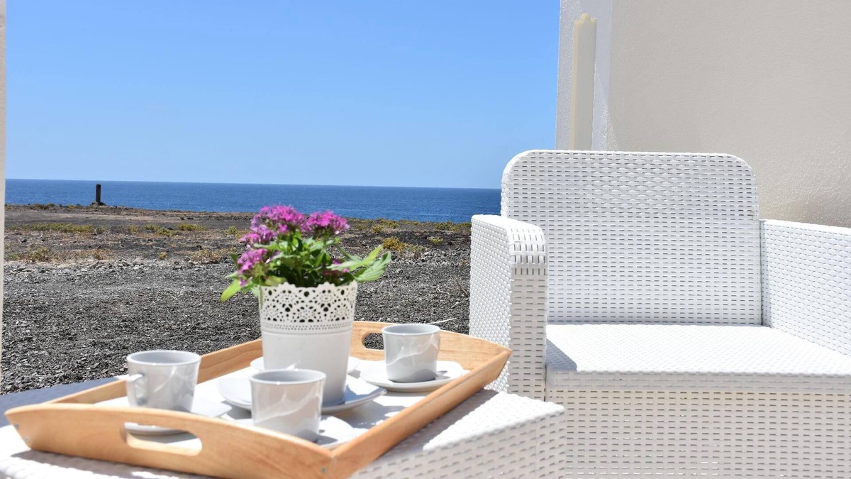 La Santa House | Holiday house Tinajo for 1 - 8 persons with 4 bedrooms - Holiday house
