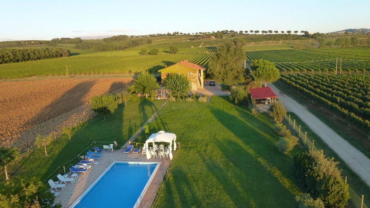 Torgiano Other | Holiday house Torgiano for 1 - 14 persons with 7 bedrooms - Farmhouse