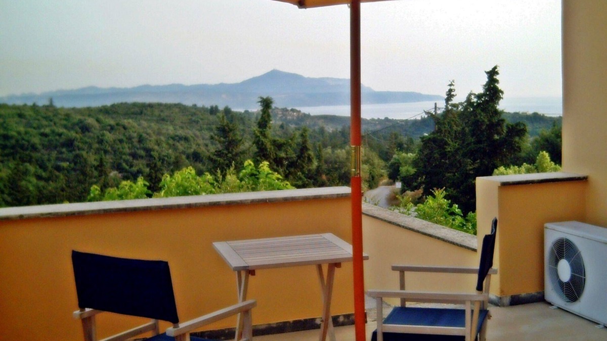 Douliana Apartment | Holiday house with a terrace and balcony