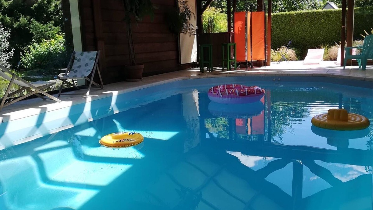 Neuville House | Holiday house with heated indoor pool and private sauna