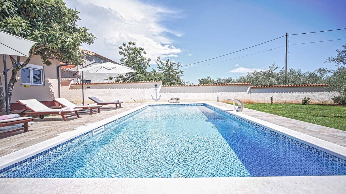 Valtura House | Holiday house with pool in nature