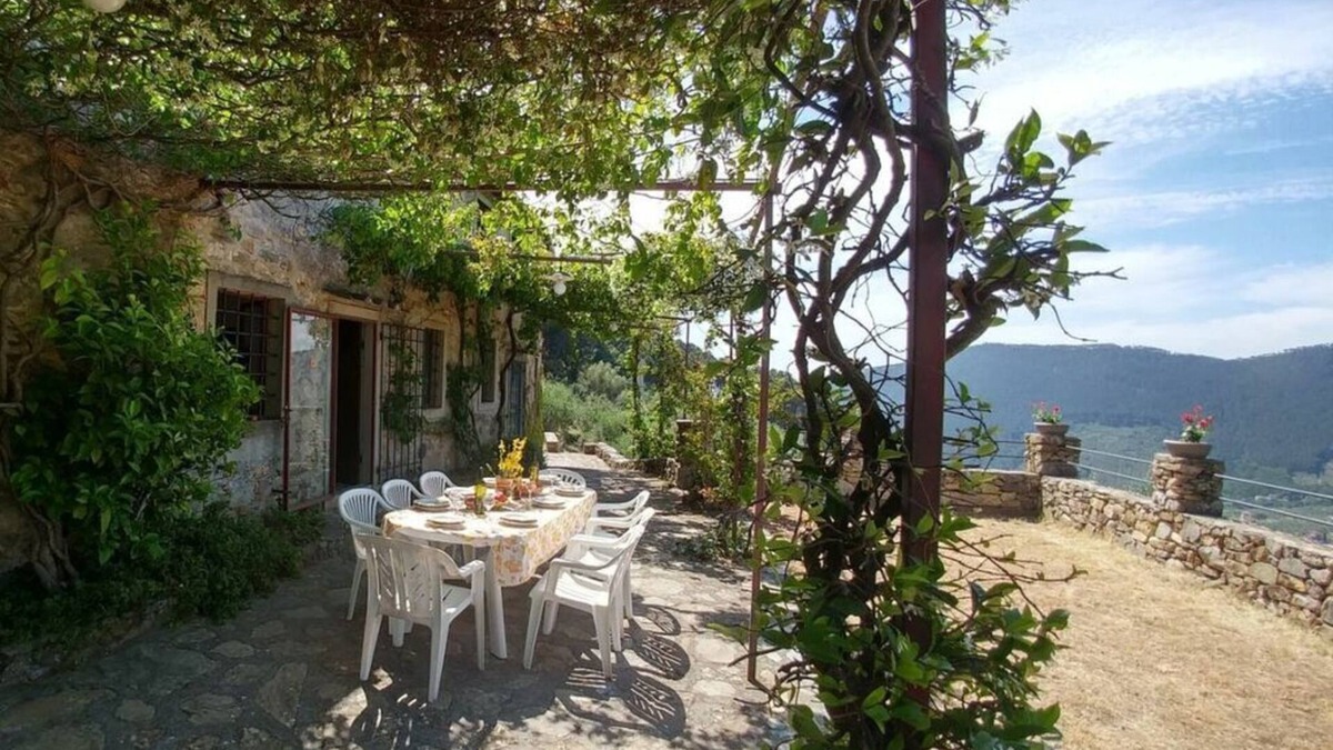 Buti House | Holiday house with pool in secluded location