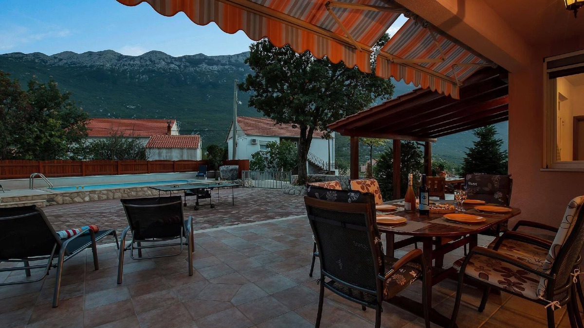 Rastovac House | Holiday house Zagvozd for 1 - 8 persons with 4 bedrooms - Row house