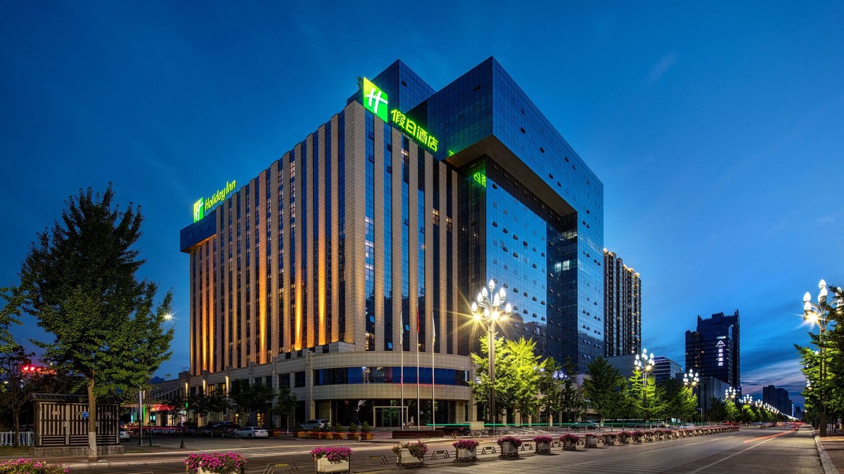 Weibin District Hotel | Holiday Inn Baoji Central by IHG