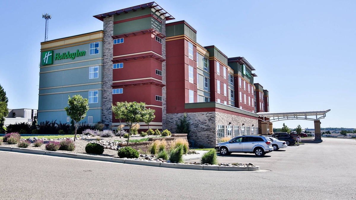 Bismarck Hotel | Holiday Inn Bismarck by IHG