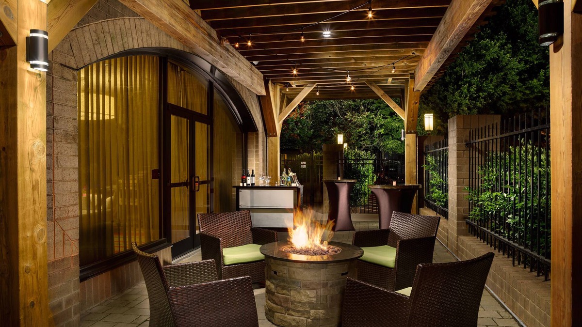 University Place Hotel | Holiday Inn Charlotte University Executive Park by IHG