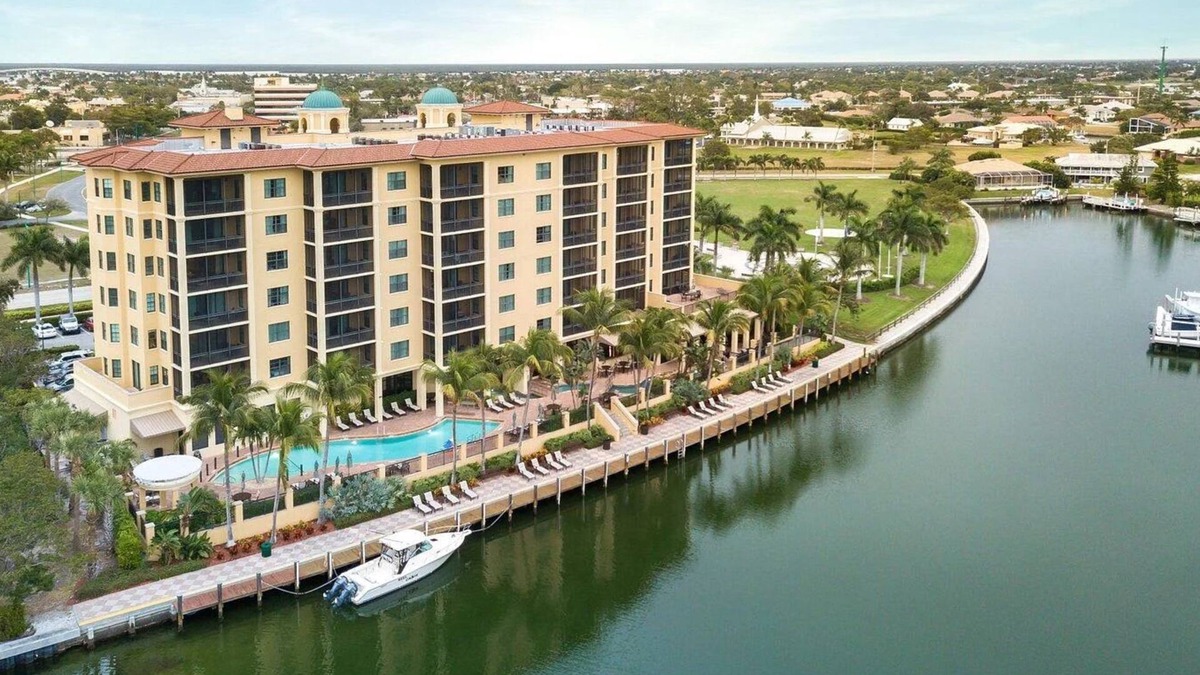 Marco Island Resort | HOLIDAY INN CLUB VACATIONS MARCO ISLAND - SUNSET COVE RESORT - 3 Bedrooms