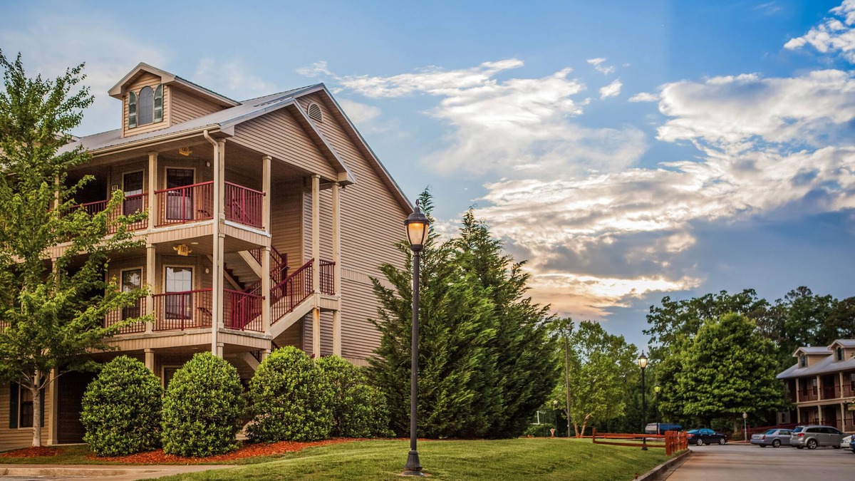 Clarkesville Hotel | Holiday Inn Club Vacations Apple Mountain Resort at Clarkesville by IHG