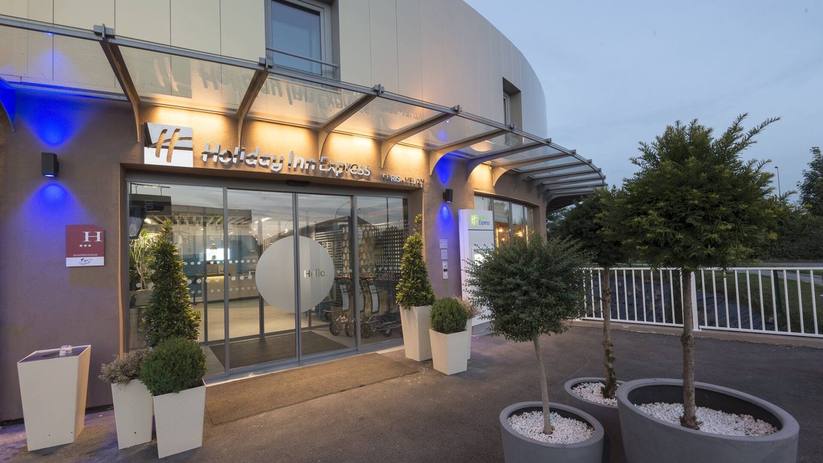 Velizy-Villacoublay Hotel | Holiday Inn Express Paris - Velizy by IHG