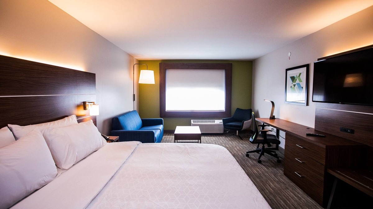 Rehoboth Beach Hotel | Holiday Inn Express & Suites Rehoboth Beach by IHG